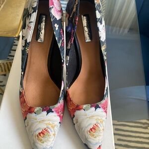 Black and White High Heeled Pumps with Pointed Toe